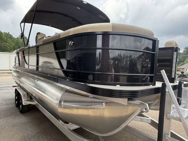 Slide: The Image of Veranda VR22RC XL 2026 - 3