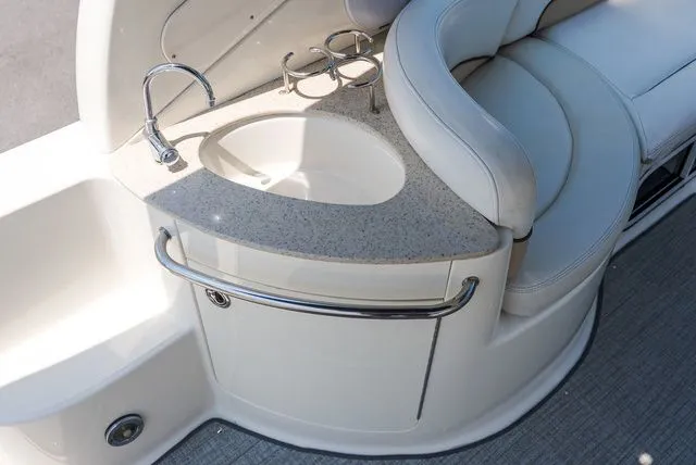 Slide: The Image of Sea Ray Sundancer 260 2008 - 9