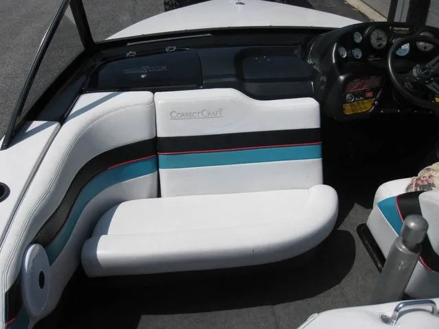 Slide: The Image of Correct Craft Ski Nautique 1993 - 18