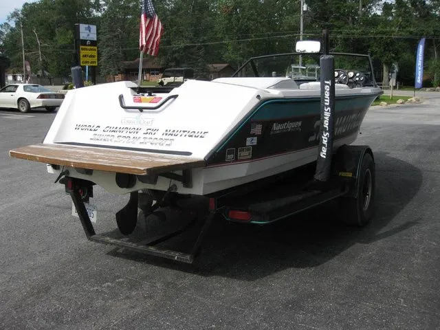 Slide: The Image of Correct Craft Ski Nautique 1993 - 4