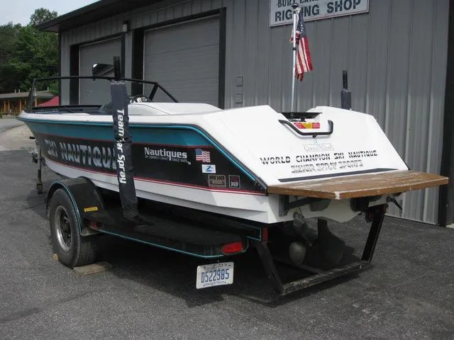 Slide: The Image of Correct Craft Ski Nautique 1993 - 5