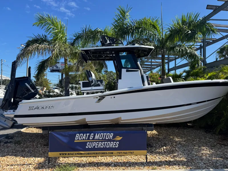 The Image of 2026 Blackfin 262 HB boat displayed at Boat & Motor Superstores, surrounded by palm trees. - 1
