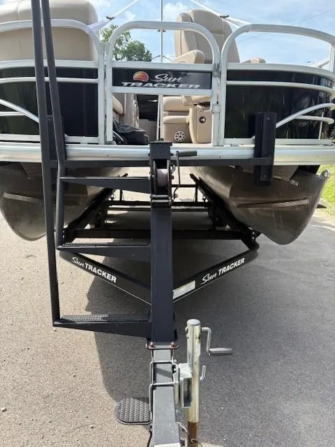 Slide: The Image of 2023 Sun Tracker SportFish 20 DLX pontoon boat on trailer, rear view. - 4