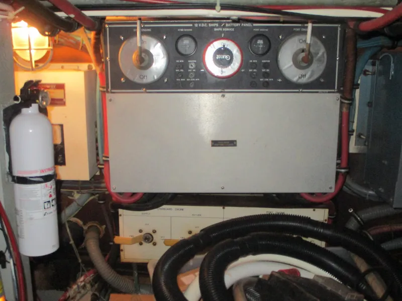 Slide: The Image of Hatteras 43 Motor Yacht 1986 - 50