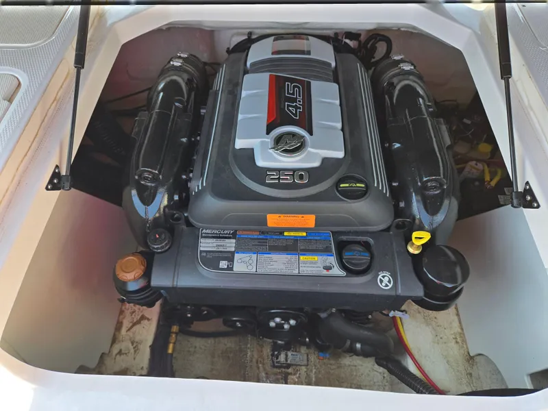 Slide: The Image of 2022 Chaparral 21 SSi boat engine compartment with Mercury 4.5L 250 HP engine. - 25