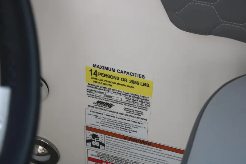 Slide: The Image of Sea Ray 250 SDX-OB 2022 capacity label, 14 persons or 2086 lbs limit. - 11
