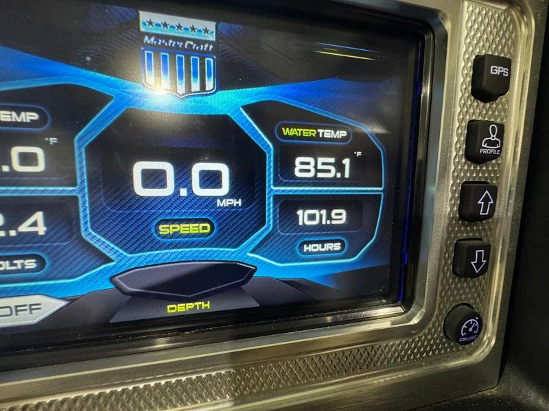 Slide: The Image of Dashboard of a 2016 MasterCraft X26 boat showing water temperature and speed. - 29