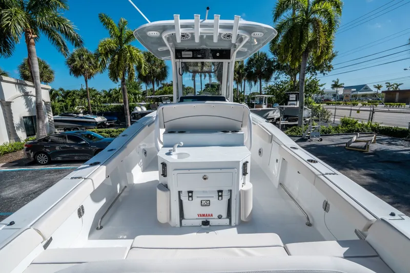 Slide: The Image of Sea Hunt Ultra 275 SE 2026 - 9