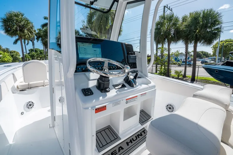 Slide: The Image of Sea Hunt Ultra 275 SE 2026 - 20