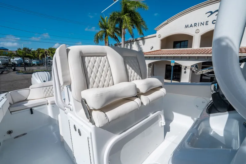 Slide: The Image of Sea Hunt Ultra 275 SE 2026 - 21