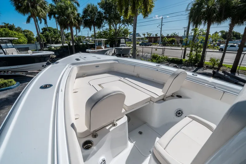 Slide: The Image of Sea Hunt Ultra 275 SE 2026 - 25