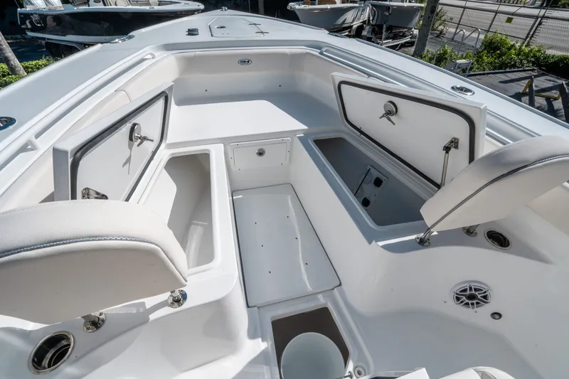 Slide: The Image of Sea Hunt Ultra 275 SE 2026 - 28