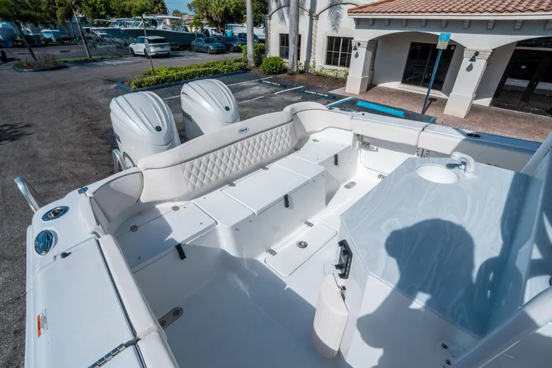 Slide: The Image of Sea Hunt Ultra 275 SE 2026 - 11