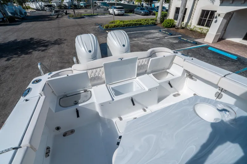 Slide: The Image of Sea Hunt Ultra 275 SE 2026 - 12