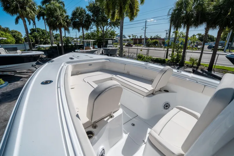 Slide: The Image of Sea Hunt Ultra 275 SE 2026 - 24