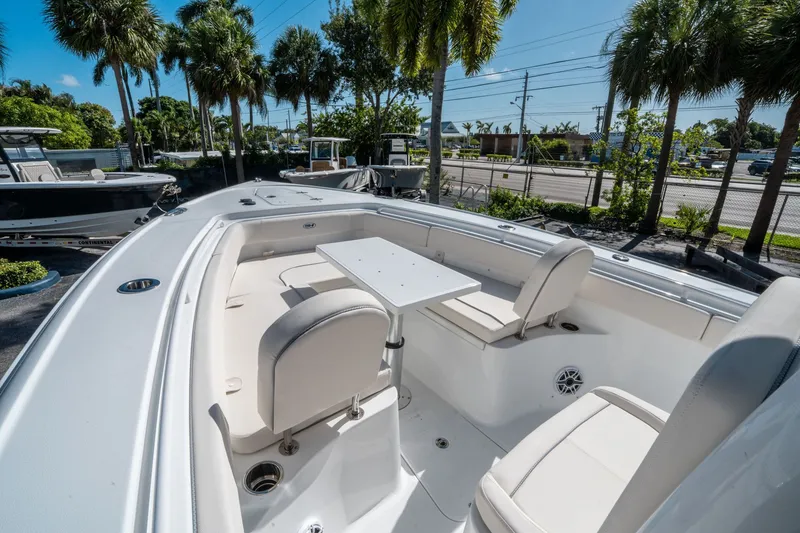 Slide: The Image of Sea Hunt Ultra 275 SE 2026 - 26