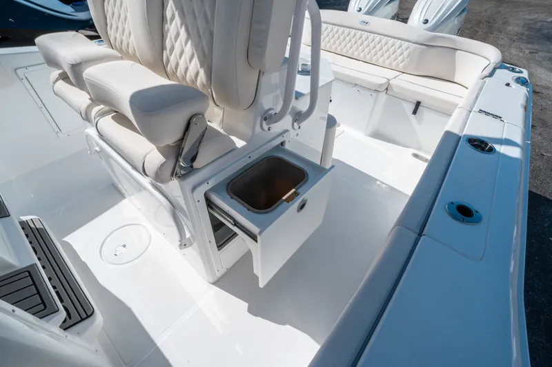 Slide: The Image of Sea Hunt Ultra 275 SE 2026 - 15