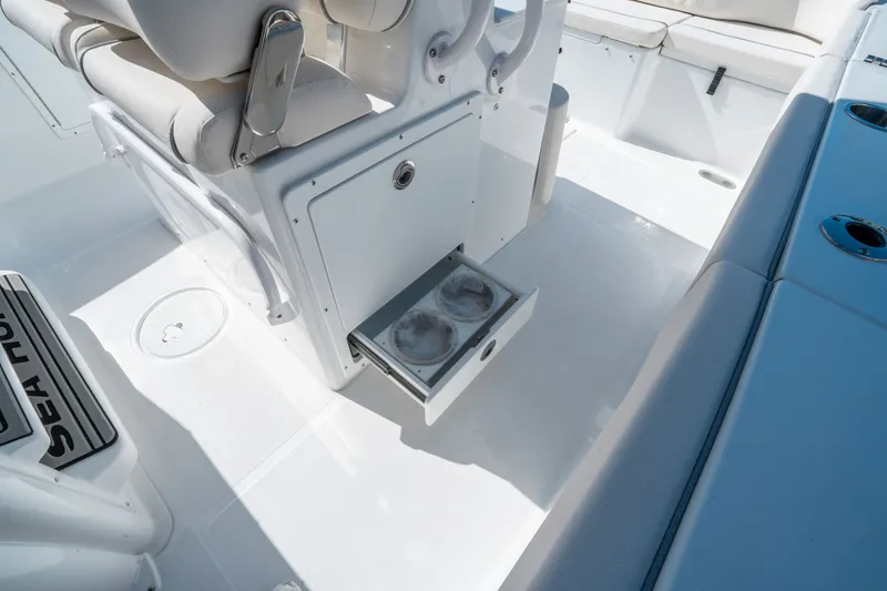 Slide: The Image of Sea Hunt Ultra 275 SE 2026 - 16