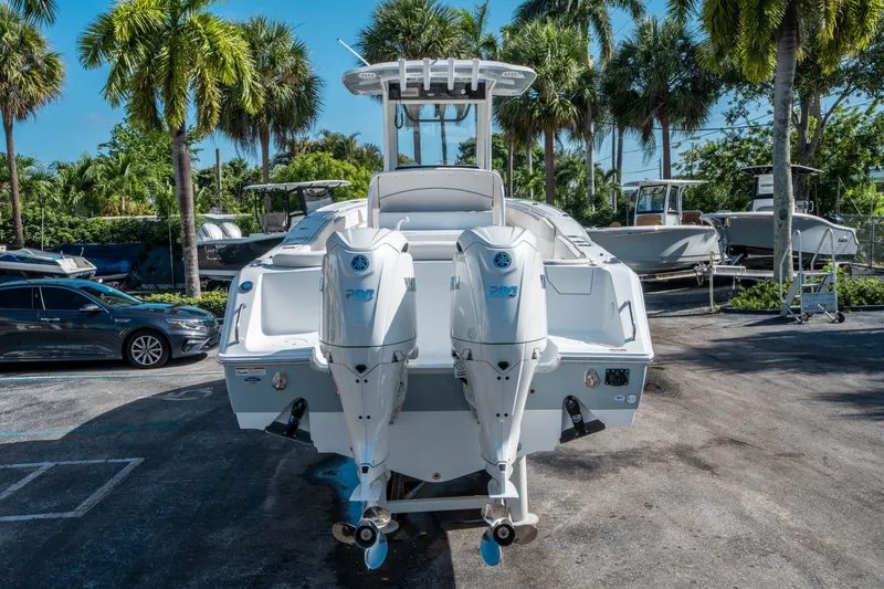 Slide: The Image of Sea Hunt Ultra 275 SE 2026 - 3