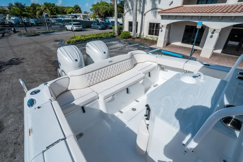 Slide: The Image of Sea Hunt Ultra 275 SE 2026 - 10