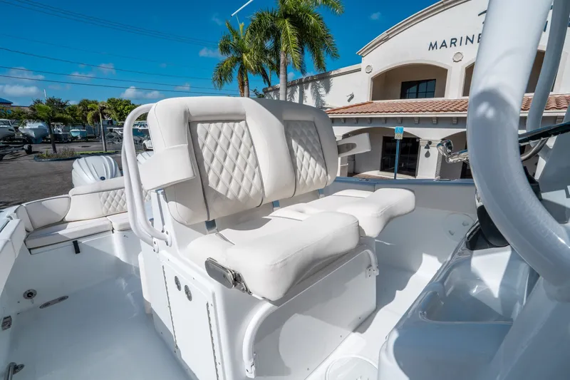 Slide: The Image of Sea Hunt Ultra 275 SE 2026 - 22