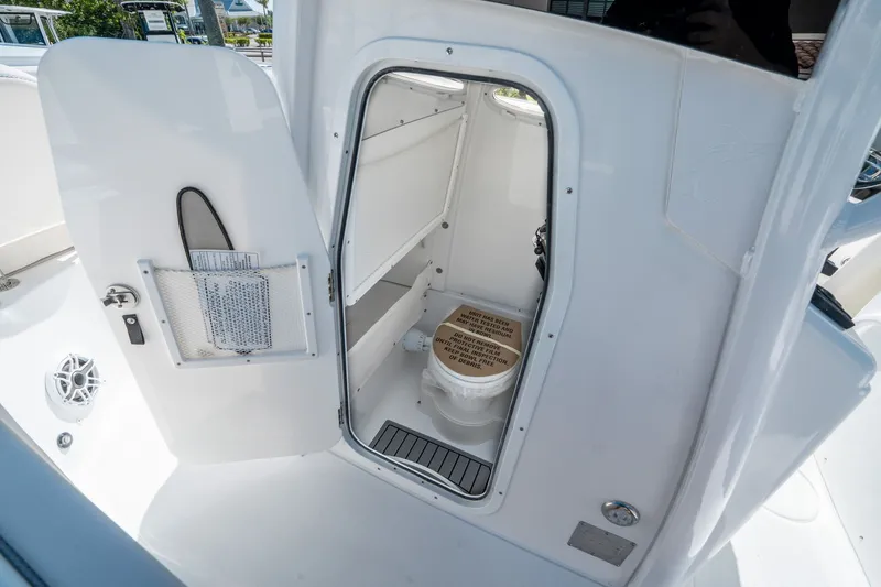 Slide: The Image of Sea Hunt Ultra 275 SE 2026 - 23