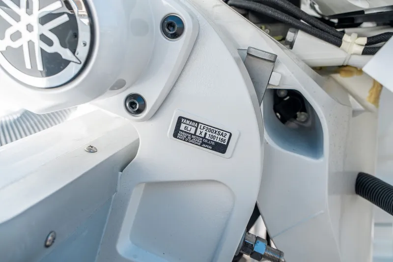 Slide: The Image of Sea Hunt Ultra 275 SE 2026 - 32