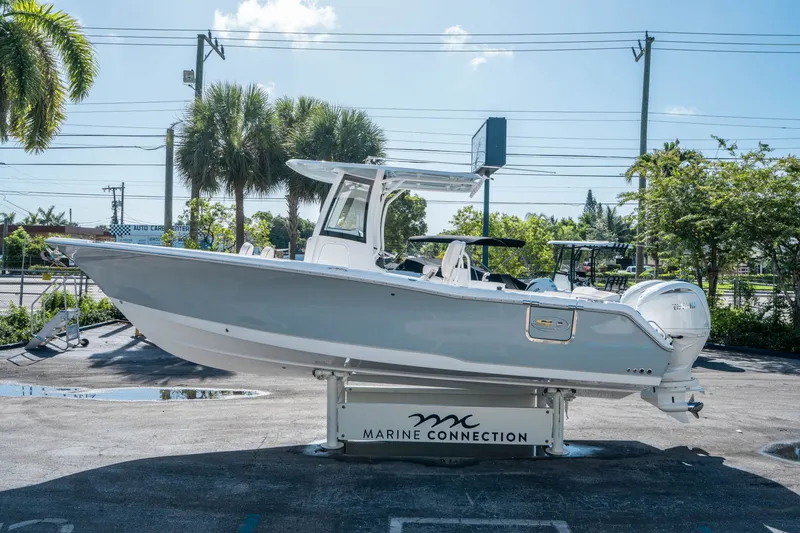 Slide: The Image of Sea Hunt Ultra 275 SE 2026 - 5