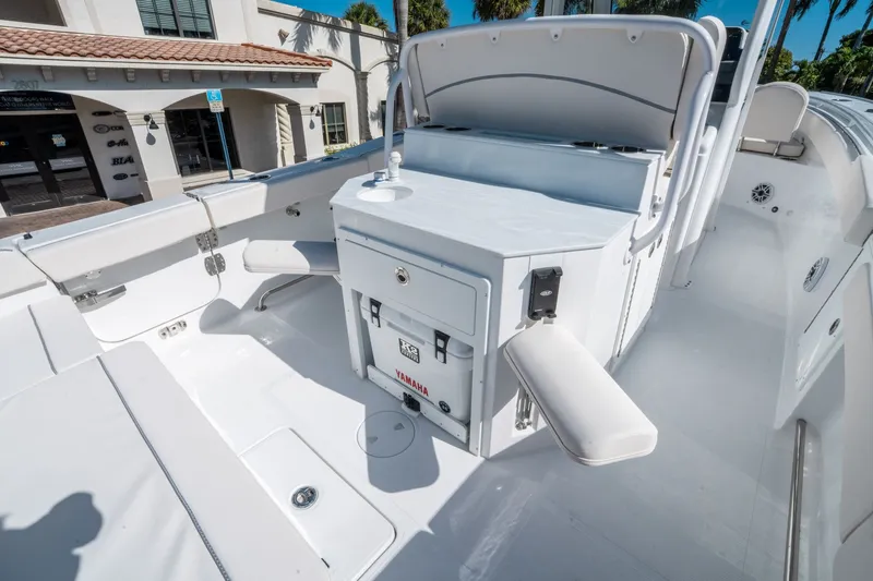 Slide: The Image of Sea Hunt Ultra 275 SE 2026 - 14