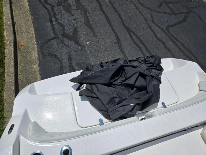 Slide: The Image of 2018 Yamaha Boats 210 FSH Sport with black cover on deck. - 26