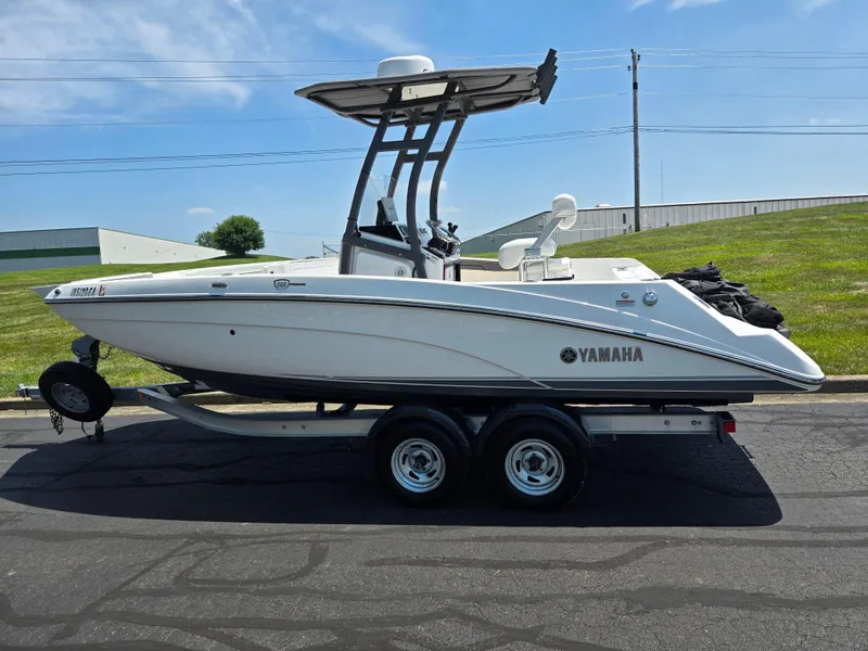 Slide: The Image of 2018 Yamaha Boats 210 FSH Sport on trailer, parked outdoors under clear sky. - 4