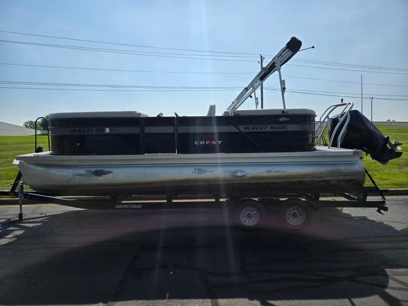 Slide: The Image of 2021 Crest Classic LX 220 SLC pontoon boat on trailer, side view. - 4