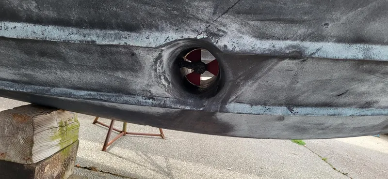 Slide: The Image of Bottom view of a 2005 Sea Ray 390 Motor Yacht hull with visible thruster. - 6