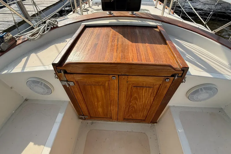 Slide: The Image of 1979 Gulfstar 43 MK II cockpit with wooden hatch and speakers. - 11