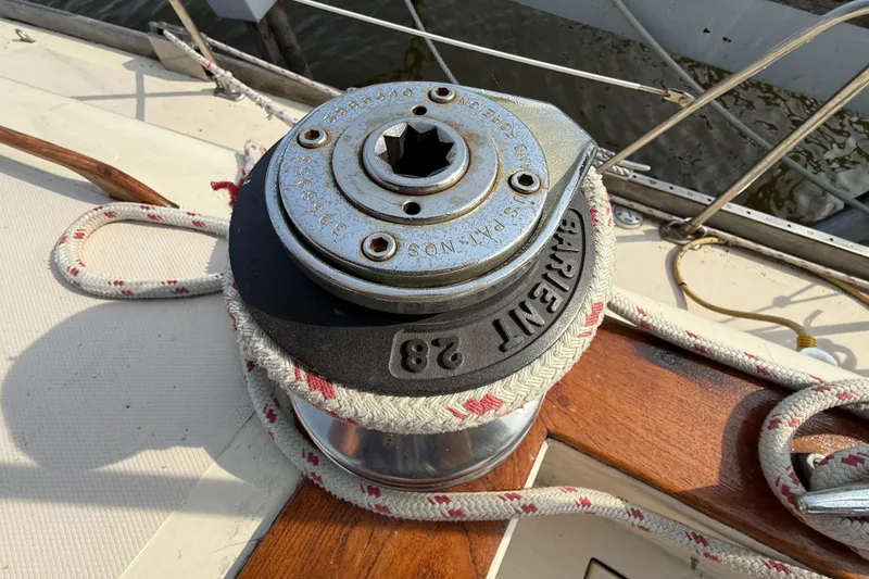 Slide: The Image of Winch on 1979 Gulfstar 43 MK II sailboat with rope coiled around it. - 18