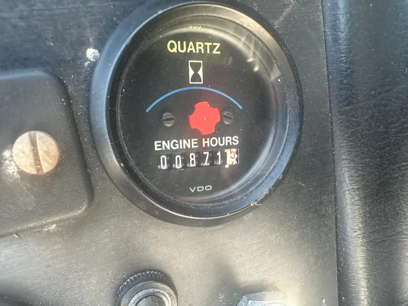 Slide: The Image of 1990 MasterCraft Prostar190 engine hour meter showing 871.5 hours. - 11