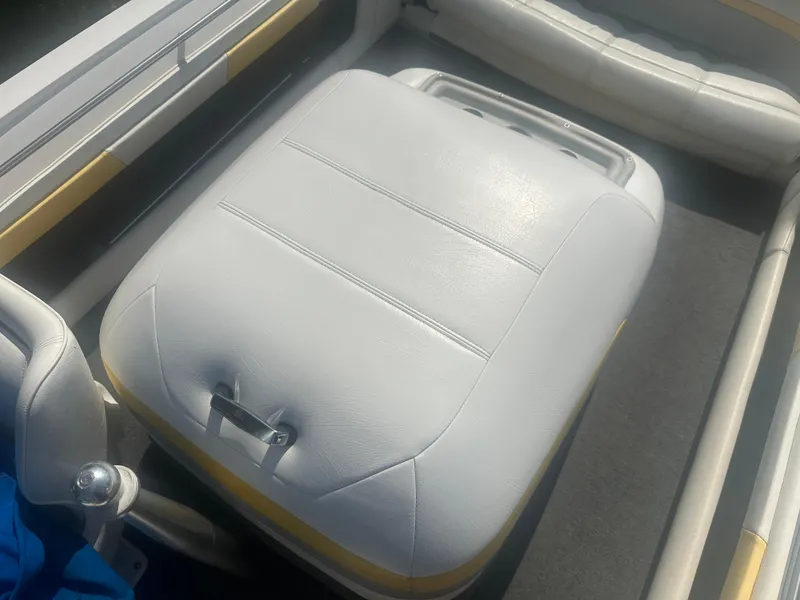 Slide: The Image of 1990 MasterCraft Prostar190 boat interior with white and yellow seating. - 6