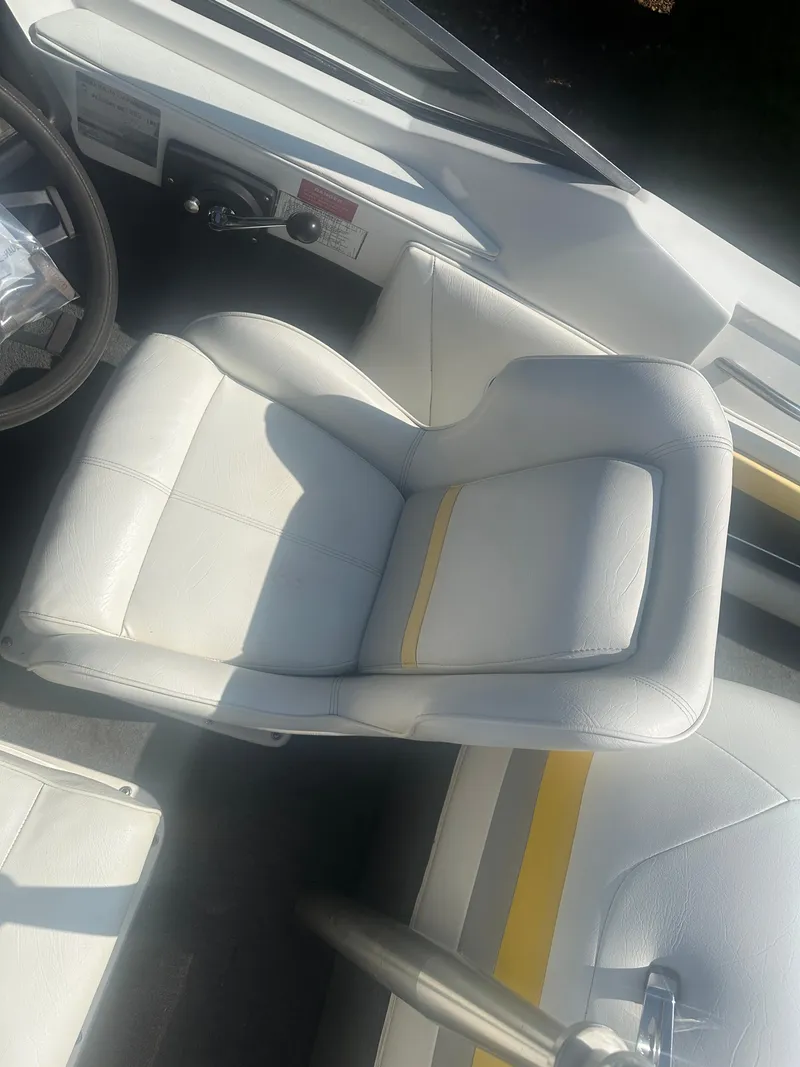 Slide: The Image of 1990 MasterCraft Prostar190 boat interior with white and yellow seating. - 9