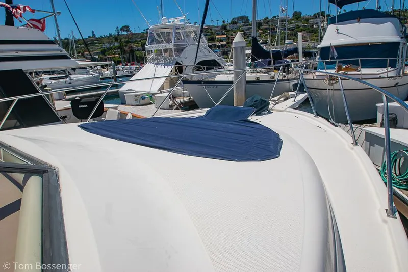 Slide: The Image of Bayliner 3988 Motoryacht 2002 - 52