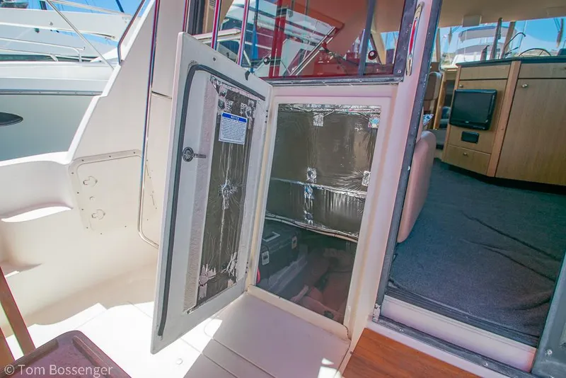 Slide: The Image of Bayliner 3988 Motoryacht 2002 - 57