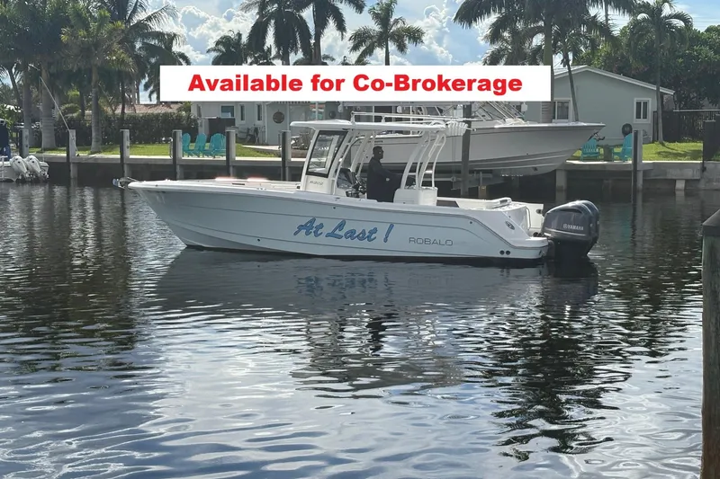 The Image of 2018 Robalo R302 Center Console boat available for co-brokerage in a scenic marina. - 0