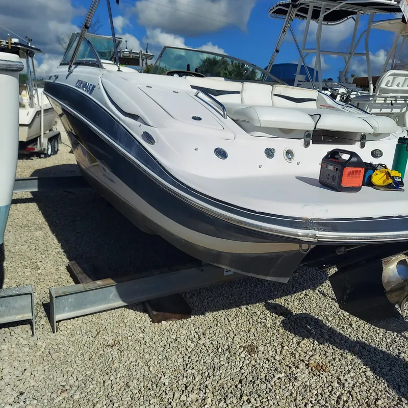 Slide: The Image of 2007 Four Winns 240 Horizon boat on trailer, sunny day, clear sky. - 6
