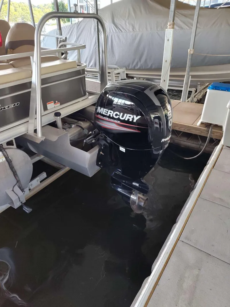 Slide: The Image of 2016 Sun Tracker Fishin' Barge 22 DLX with Mercury outboard motor in dock. - 10