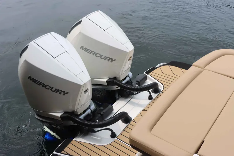 Slide: The Image of Sea Ray 280SXO 2026 - 10