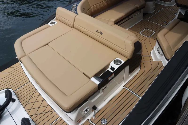 Slide: The Image of Sea Ray 280SXO 2026 - 11