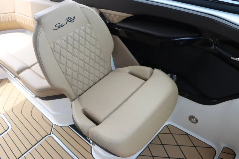 Slide: The Image of Sea Ray 280SXO 2026 - 23