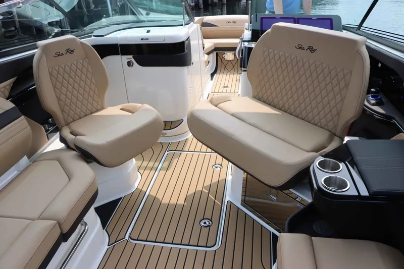 Slide: The Image of Sea Ray 280SXO 2026 - 32