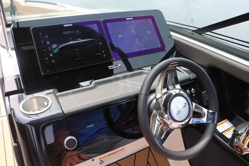 Slide: The Image of Sea Ray 280SXO 2026 - 33