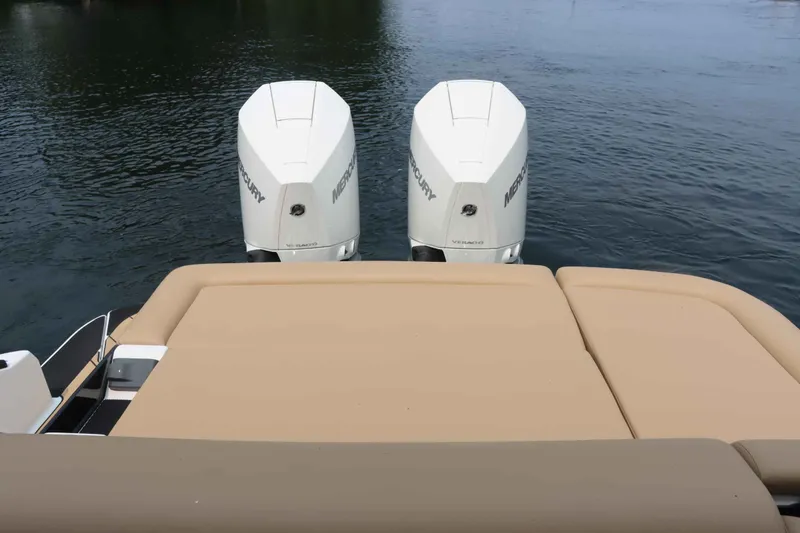 Slide: The Image of Sea Ray 280SXO 2026 - 34