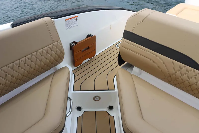 Slide: The Image of Sea Ray 280SXO 2026 - 35